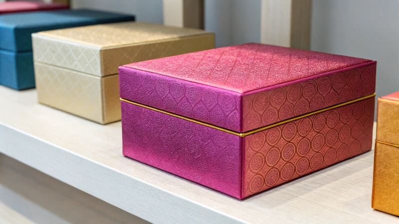 alt with a branded shipping box